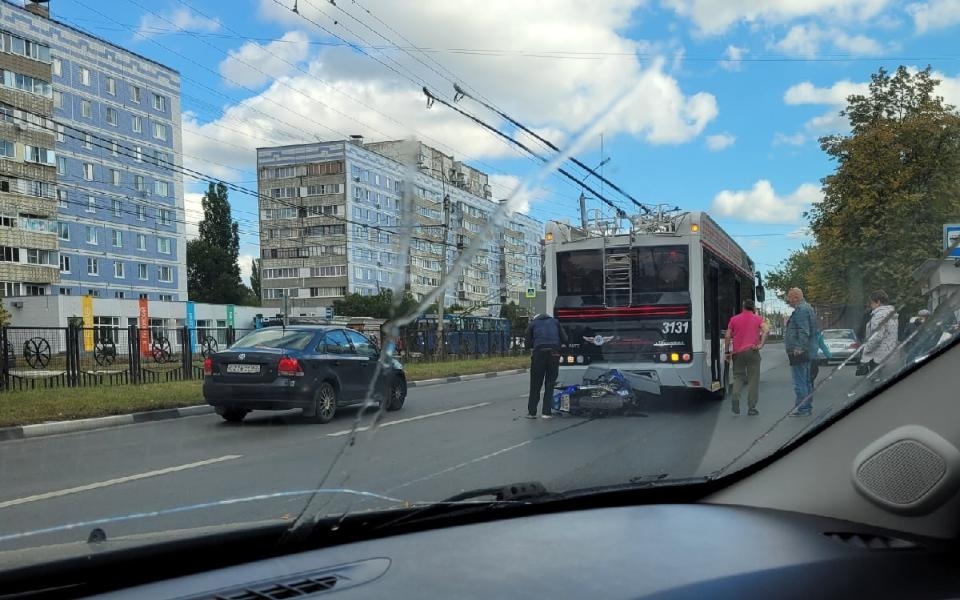 В Рязани мотоцикл врезался в новый троллейбус «Адмирал» Это картинка
